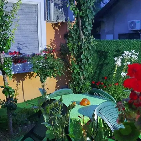 Apartman Lama شقة