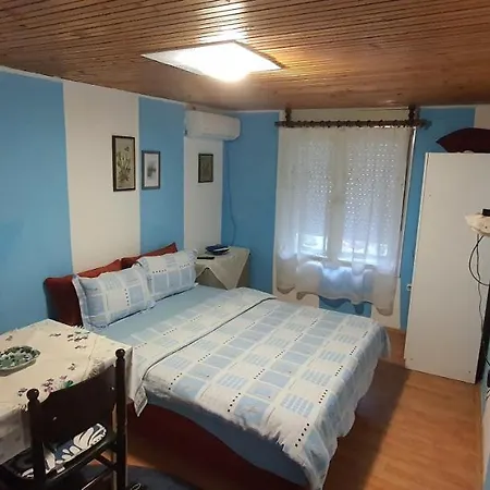 Apartman Lama شقة *