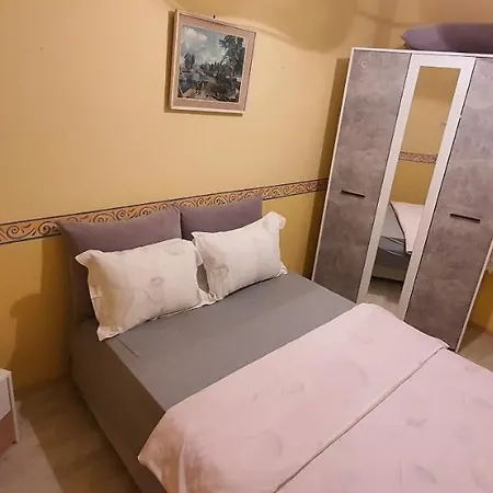 Apartman Lama شقة *