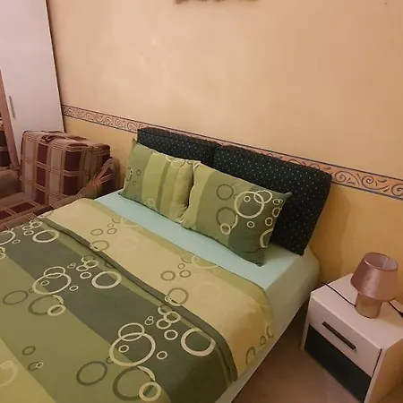 Apartman Lama شقة *